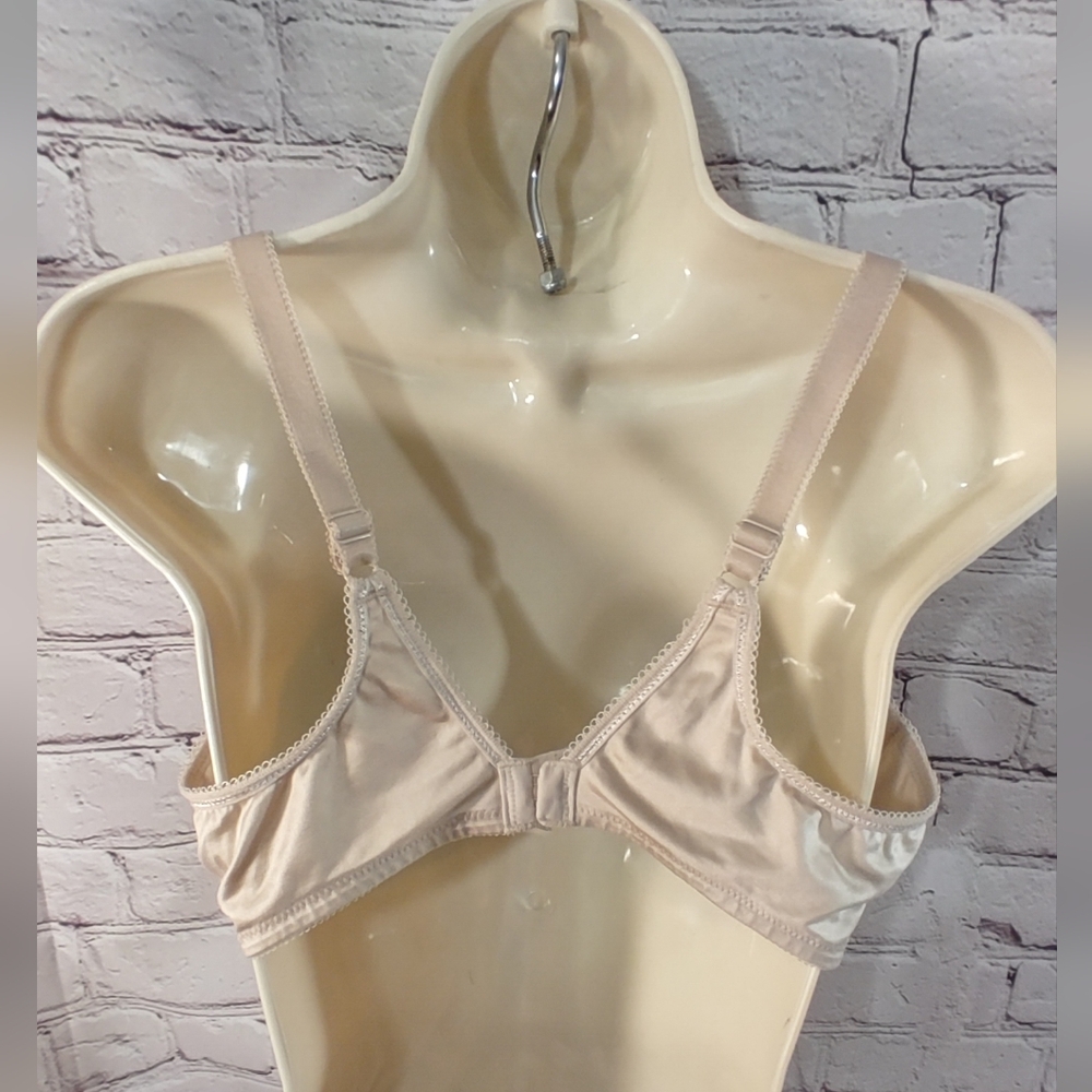 Wacoal Basic Beauty Full Contour Wireless Bra Cre… - image 2